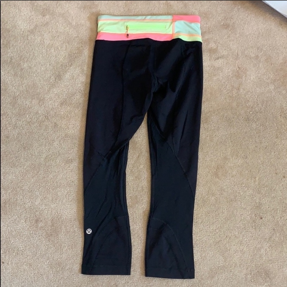 ⛱️Lululemon - Black Colorful Waistband Crop Leggings - 2
